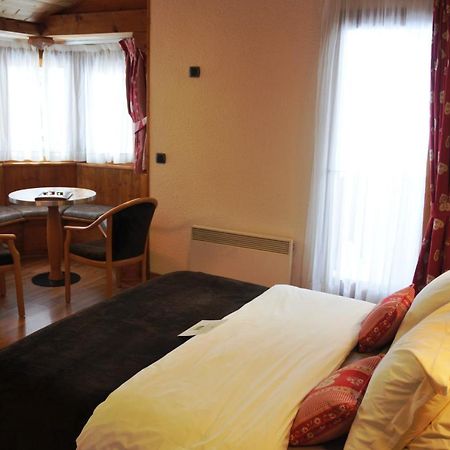 Le Calgary Hotel เลเซซี ภายนอก รูปภาพ