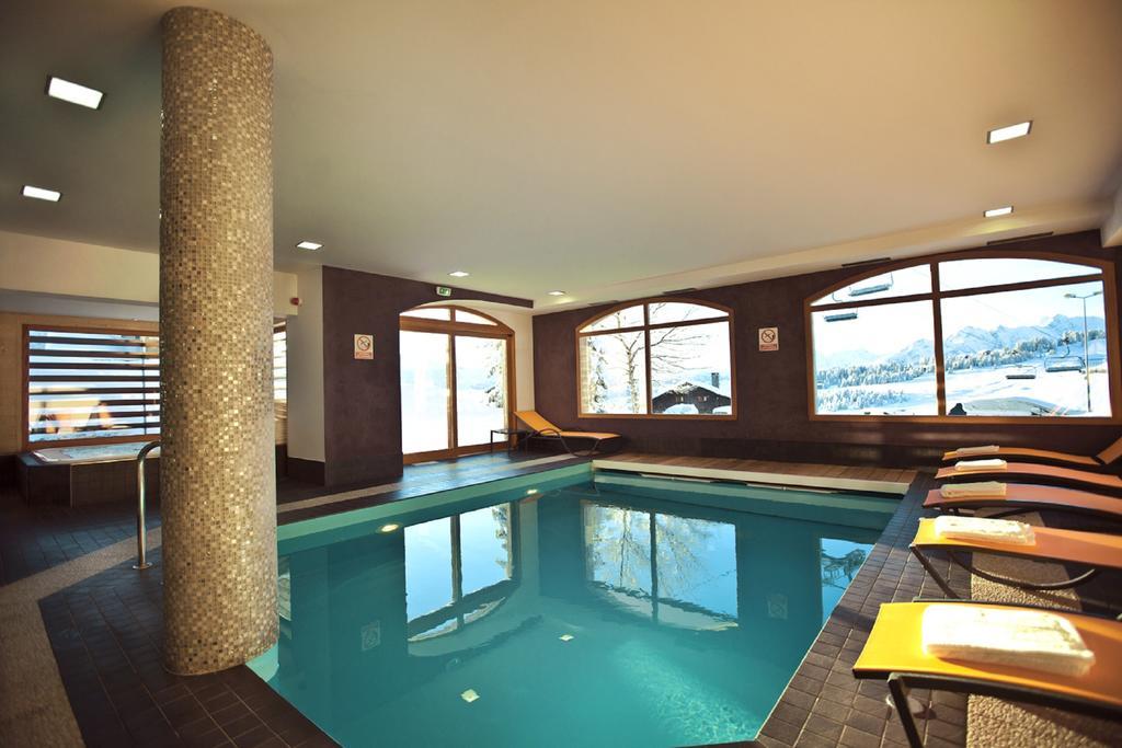 Le Calgary Hotel เลเซซี ภายนอก รูปภาพ