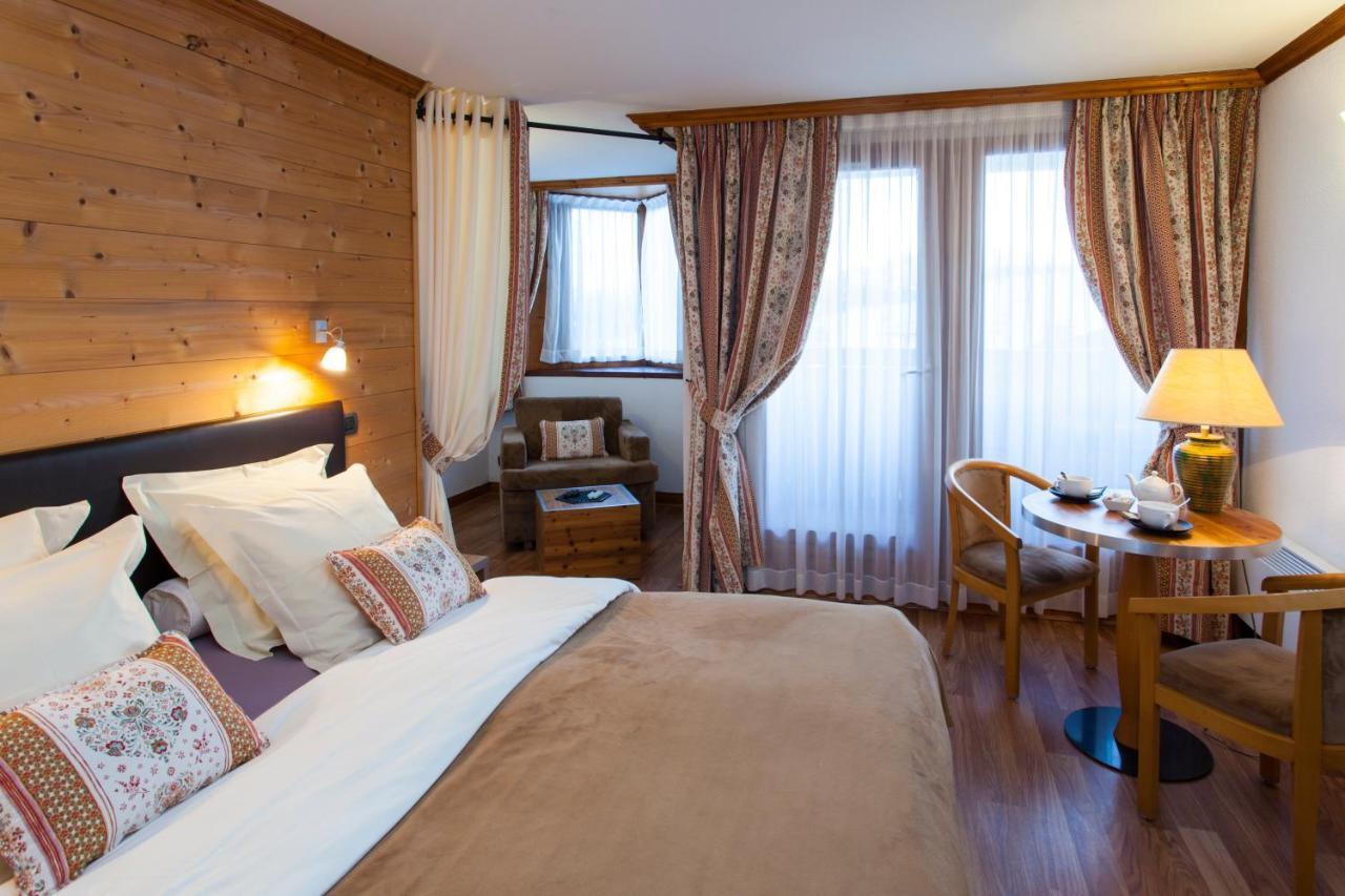 Le Calgary Hotel เลเซซี ภายนอก รูปภาพ