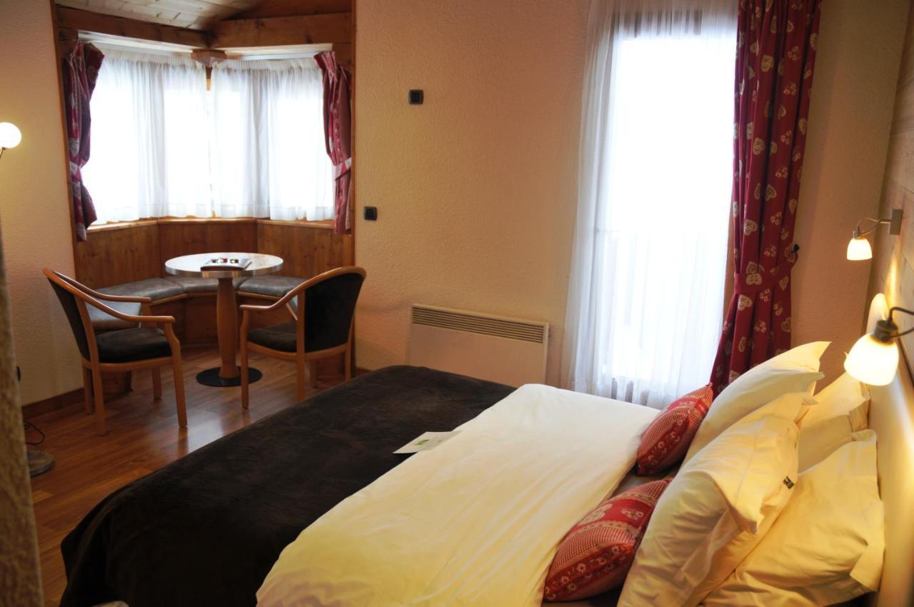 Le Calgary Hotel เลเซซี ภายนอก รูปภาพ